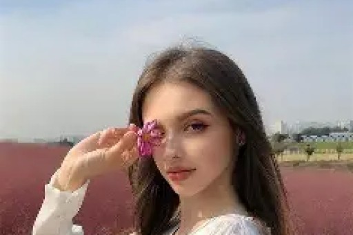 文淇胶片风大片花絮照释出画绿色眼影明媚青春